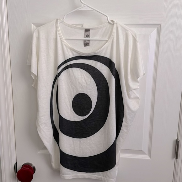 Go Couture Gray and White Graphic Tee - Picture 2 of 5